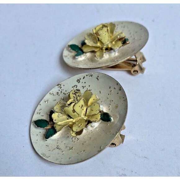 Vintage Yellow Flower Disc Earrings Clip On Gold Flecks Mid Century Retro Pin Up - Picture 4 of 6